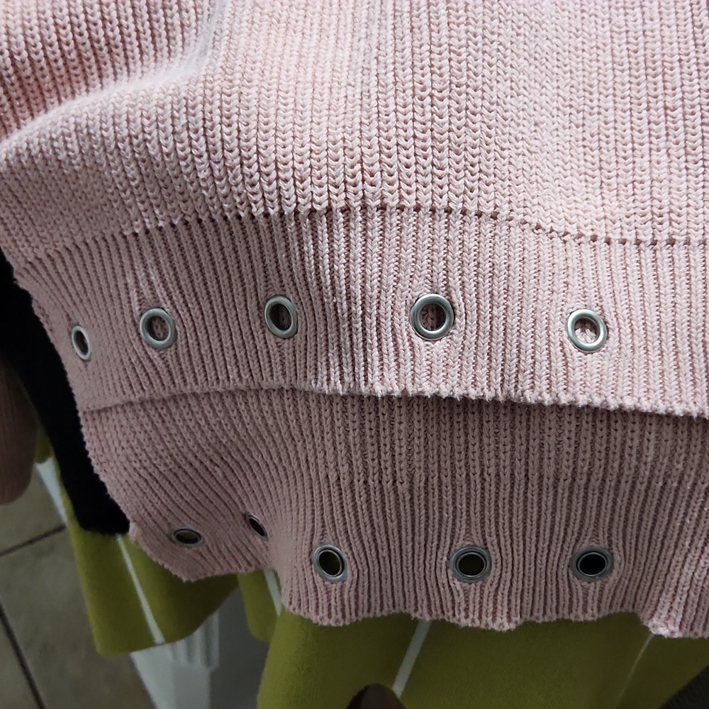 Sweater, heavier. - Picture 2 of 3